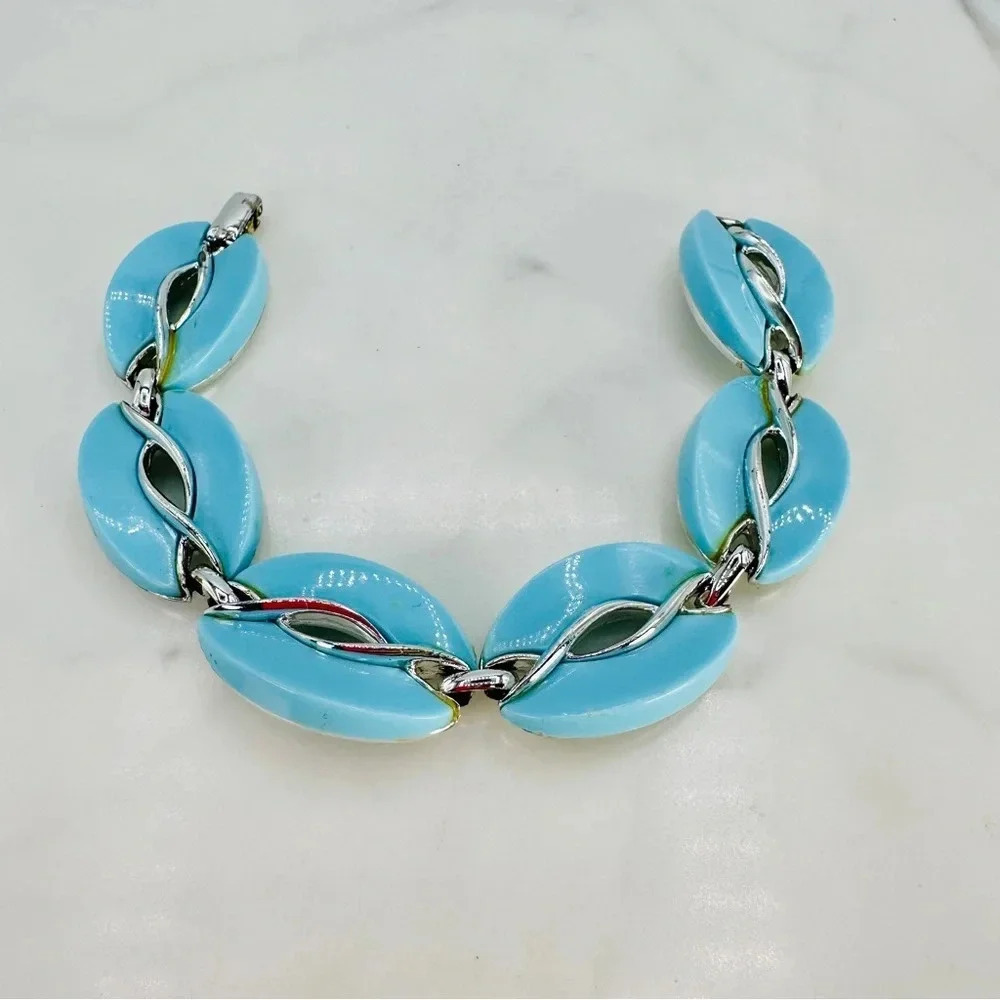 Vintage Lisner Baby Blue Bracelet Signed Molded Plastic Link Estate Cost…